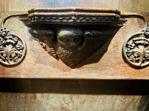 A misericord featuiring an owl
